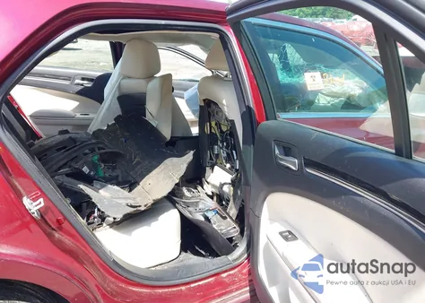 2016 Chrysler 300 Limited z USA, uszkodzony, nr VIN 2C3CCAAG9GH311099